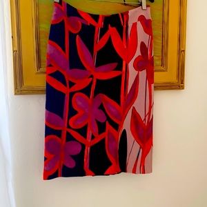 Straight skirt . Not worn much. Non smoking home.  25.5 length 15 inch waist.